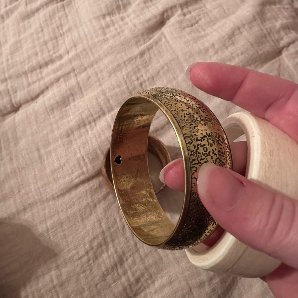 3 Vintage Elegant Wooden and Metal Bangle Set - Picture 3 of 4